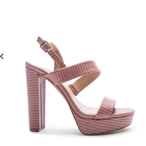 Heels 👠 - Picture 2 of 3